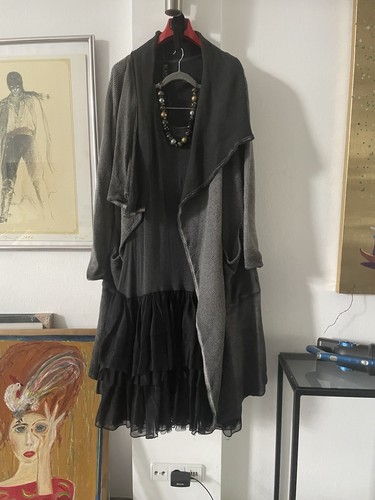 Black m strickmantel - black, by